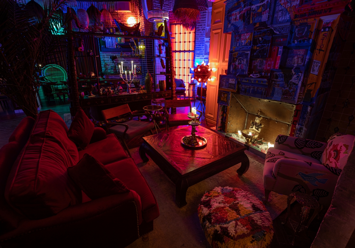 Բանդերէգո. էգոյահաճո միջավայր