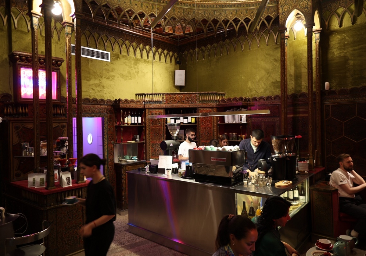 Lumen 1936. սուրճ, գինի, գրքեր