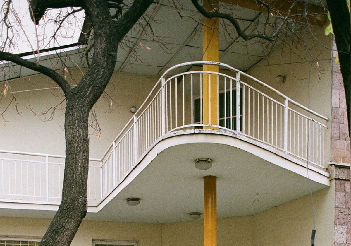 Ճարտարապետության գրադարան․ 12 բյուրո, երկու հարկ, մի ավտոտնակ, խոհանոց և անթիվ ծրագրեր