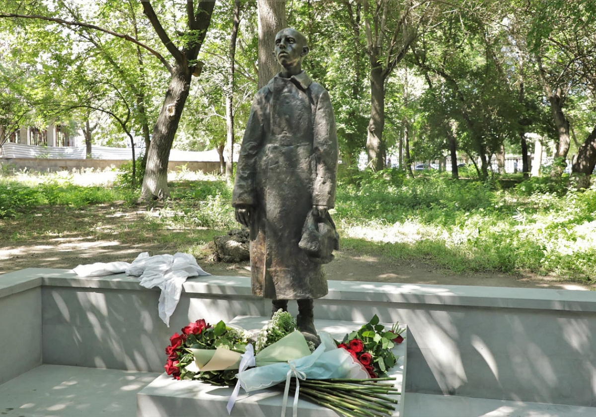 Ղուկաս Չուբարյանի «Սուրբ լինի անունը Քո» քանդակի տեղադրումը