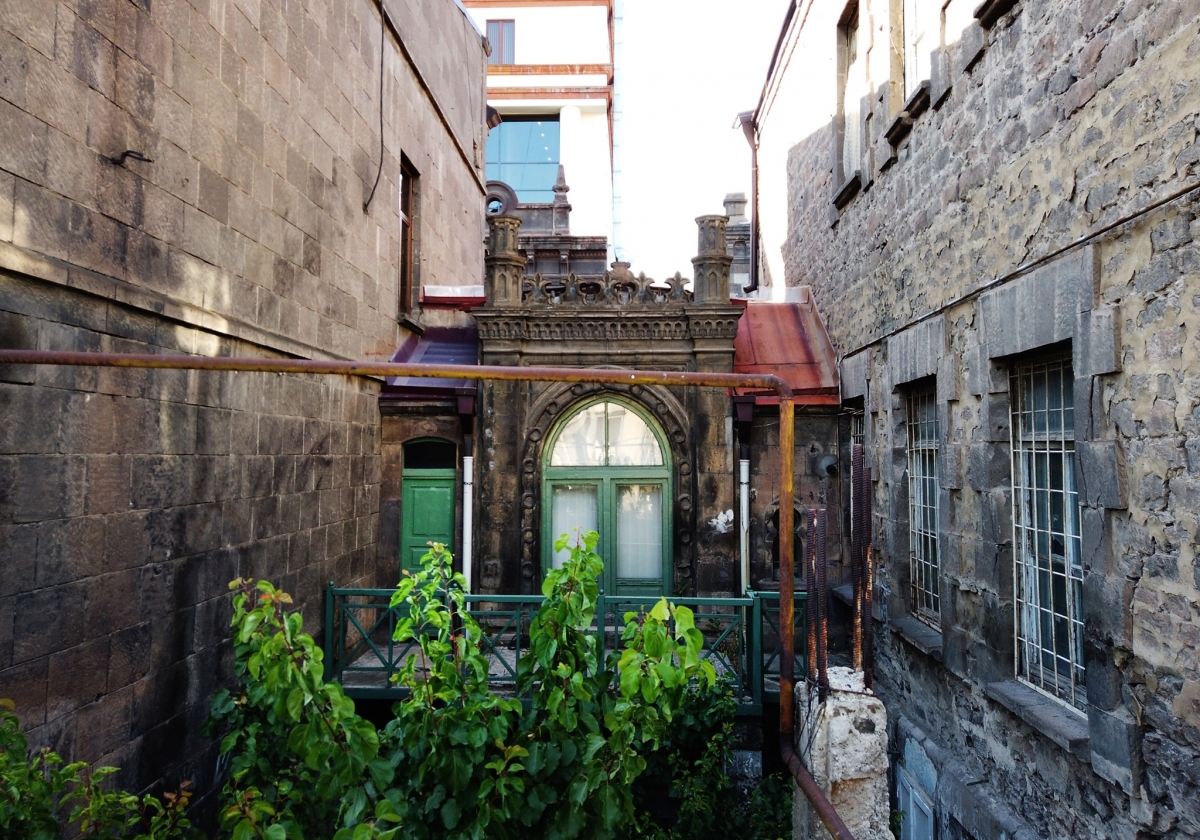 Ֆիրդուս. Երևանի փոքր կենտրոնի վերջին պատմական վերնակուլյար թաղամասը